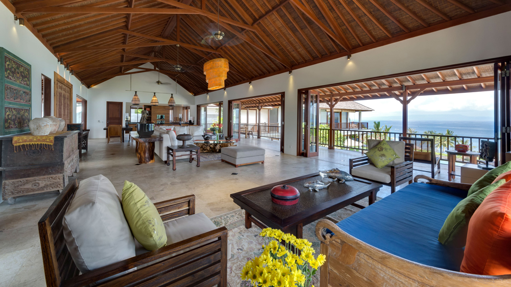 Villa Asada - Spacious and cool dining and living area